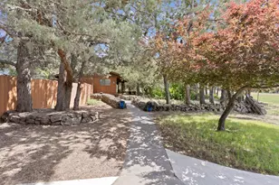 62636 Erickson Rd, Bend, OR 97701 - Photo 2