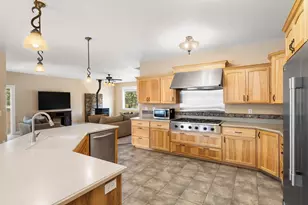 17045 Shawnee Cir, Bend, OR 97707 - Photo 16