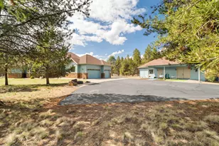 17045 Shawnee Cir, Bend, OR 97707 - Photo 2