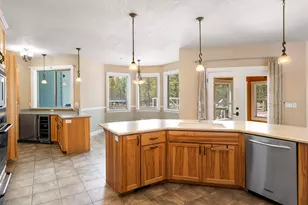 17045 Shawnee Cir, Bend, OR 97707 - Photo 16