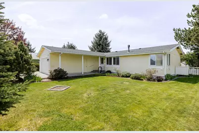 1645 NE 6th Street, Redmond, OR 97756 - Photo 1