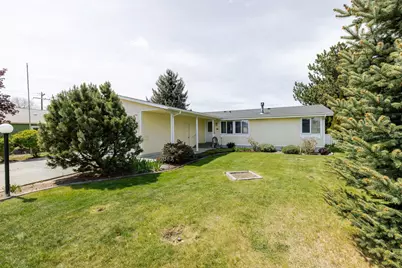 1645 NE 6th Street, Redmond, OR 97756 - Photo 2