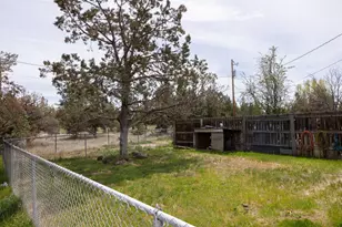 999 NE King Way, Redmond, OR 97756 - Photo 32
