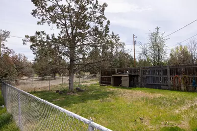 999 NE King Way, Redmond, OR 97756 - Photo 32