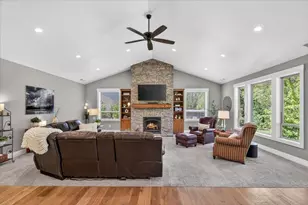 469 Wards Creek Rd, Rogue River, OR 97537 - Photo 10
