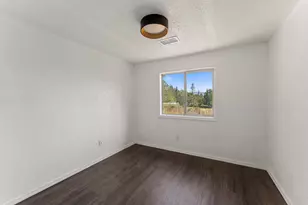 221 Hansen Dr, Grants Pass, OR 97526 - Photo 16