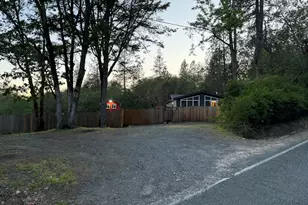 221 Hansen Dr, Grants Pass, OR 97526 - Photo 28