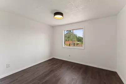221 Hansen Drive, Grants Pass, OR 97526 - Photo 14