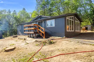 221 Hansen Dr, Grants Pass, OR 97526 - Photo 2