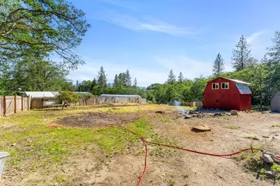 221 Hansen Drive, Grants Pass, OR 97526 - Photo 32