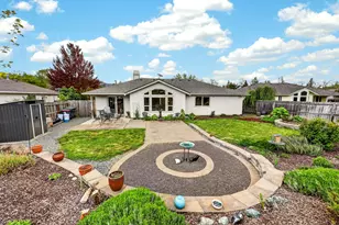 148 Meadow View Dr, Phoenix, OR 97535 - Photo 1