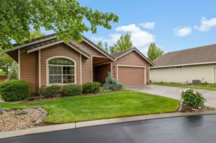 1945 NW 18th St, Redmond, OR 97756 - Photo 2