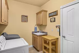 1945 NW 18th St, Redmond, OR 97756 - Photo 22