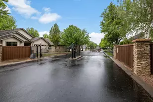 1945 NW 18th St, Redmond, OR 97756 - Photo 34