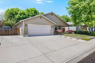 962 Ridgeview Drive, Eagle Point, OR 97524 - Photo 2