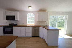 345 Melissa Ln, Grants Pass, OR 97526 - Photo 8