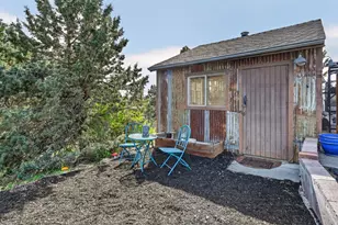 64911 Glacier View Dr, Bend, OR 97703 - Photo 38