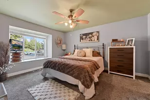 64911 Glacier View Dr, Bend, OR 97703 - Photo 6