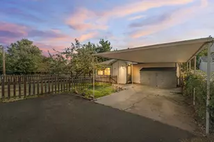 3428 Chelsea St, Klamath Falls, OR 97601 - Photo 2