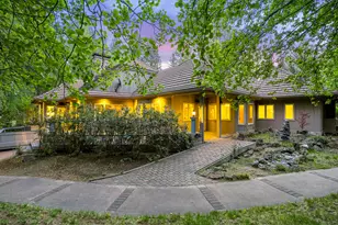 60645 Taos, Bend, OR 97702 - Photo 2