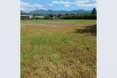 705 Lincoln Road, Grants Pass, OR 97526 - Photo 2