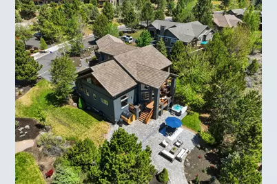 26 NW Skyliner Summit Loop, Bend, OR 97703 - Photo 2