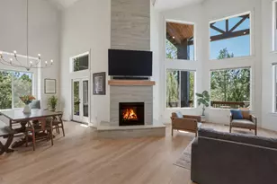 26 NW Skyliner Summit Loop, Bend, OR 97703 - Photo 4