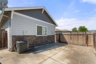 141 Alta Ln, Central Point, OR 97502 - Photo 24