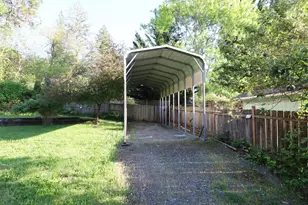 2051 Hamilton Ln, Grants Pass, OR 97527 - Photo 4