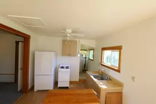 2051 Hamilton Ln, Grants Pass, OR 97527 - Photo 2