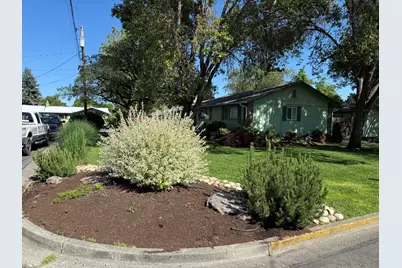 1121 SW Cottonwood Street, Grants Pass, OR 97526 - Photo 4