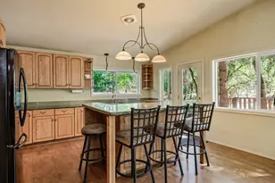 291 Pyle Dr, Grants Pass, OR 97527 - Photo 2