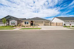4951 SW Yew Pl, Redmond, OR 97756 - Photo 1