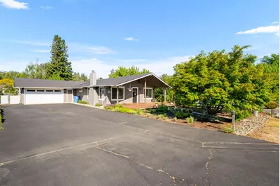 2094 Montgomery Lane, Grants Pass, OR 97527 - Photo 2