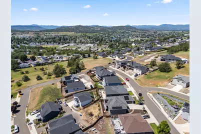 1008 Azure Way, Eagle Point, OR 97524 - Photo 54