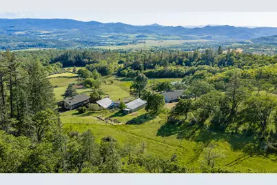 2444 Gardner Road, Eagle Point, OR 97524 - Photo 2