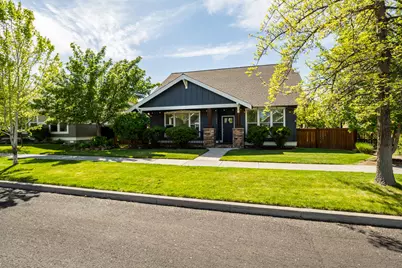 889 NW 13th Street, Redmond, OR 97756 - Photo 2