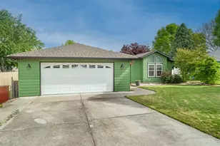 1841 Cascadia Cir, Medford, OR 97504 - Photo 32