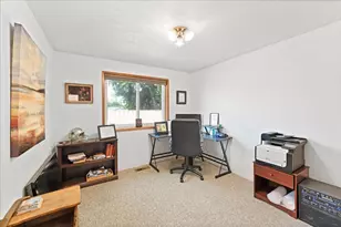 1841 Cascadia Cir, Medford, OR 97504 - Photo 16