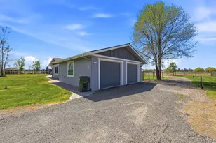 26345 Walker Rd, Bend, OR 97701 - Photo 48
