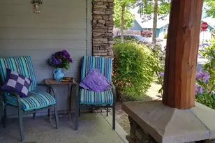 1404 SW Sturgeon Ct, Grants Pass, OR 97527 - Photo 4