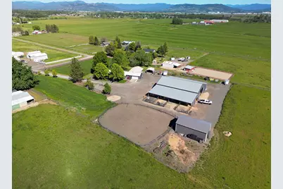 5900 Peace Lane, Central Point, OR 97502 - Photo 12