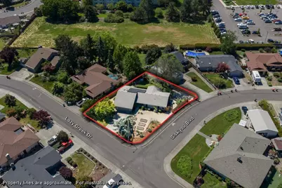 3034 Lazy Creek Drive, Medford, OR 97501 - Photo 2