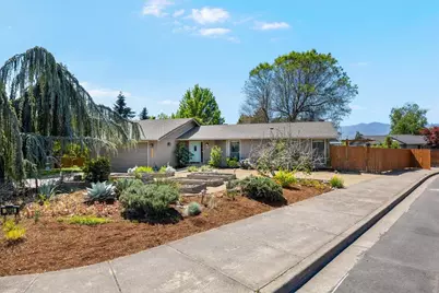 3034 Lazy Creek Drive, Medford, OR 97501 - Photo 4