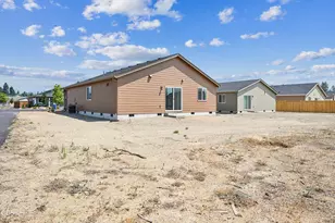 16615 Grey Pne St, La Pine, OR 97739 - Photo 2