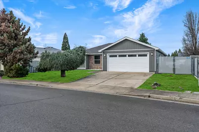 959 Westrop Drive, Central Point, OR 97502 - Photo 1