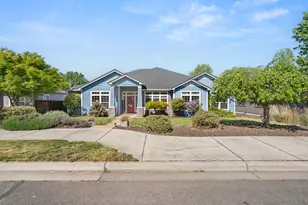 262 Robert Trent Jones Blvd, Eagle Point, OR 97524 - Photo 2
