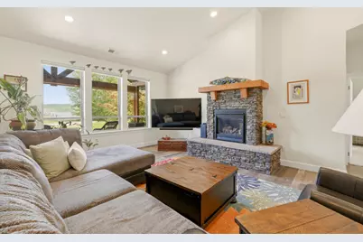 6914 Redstart Road, Klamath Falls, OR 97601 - Photo 12