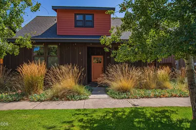 353 E Aspenwood Avenue, Sisters, OR 97759 - Photo 1