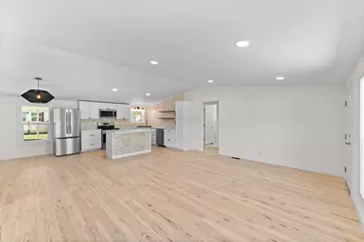 4729 S Pacific Highway #32, Phoenix, OR 97535 - Photo 2
